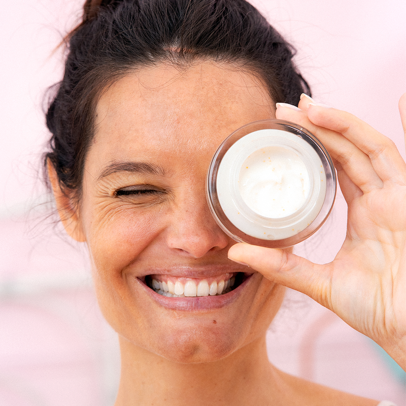 Piel madura: Cuidados esenciales para mantenerla saludable y radiante.