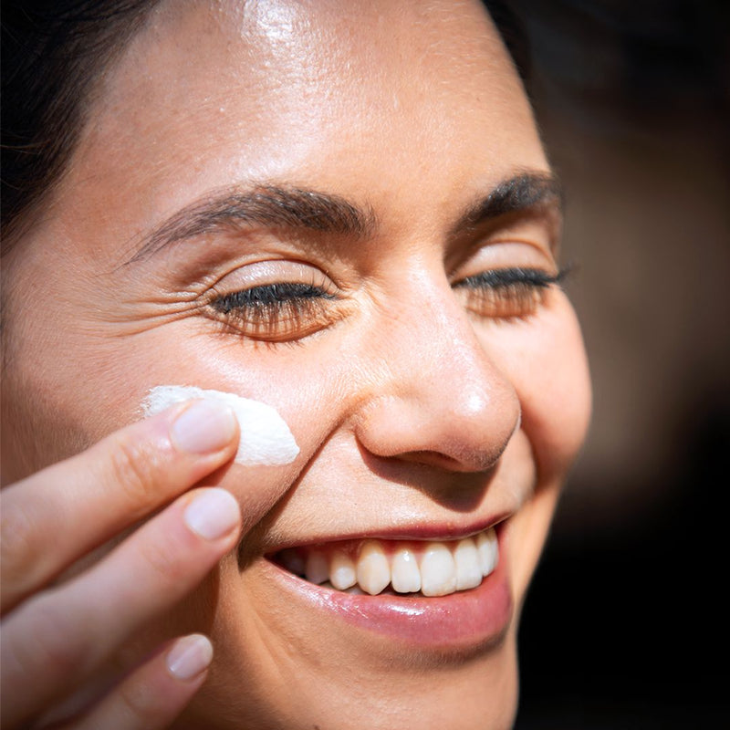 ¿Manchas en la piel después del sol? ¡Diles adiós con Clairial!