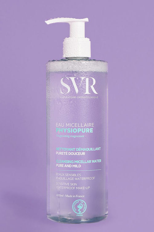Envase de 400 ml del EAU Micellaire PHYSIOPURE de SVR en fondo morado