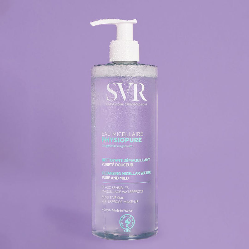 Envase de 400 ml del EAU Micellaire PHYSIOPURE de SVR en fondo morado