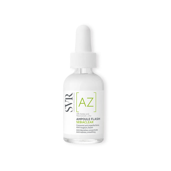 Envase del Ampoule Flash de Sebiaclear sobre un fondo blanco