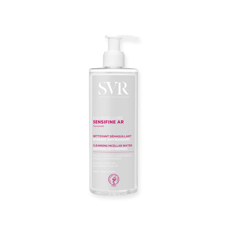 Producto en botella de 400 ml del SENSIFINE AR Eau Micellaire con un fondo blanco