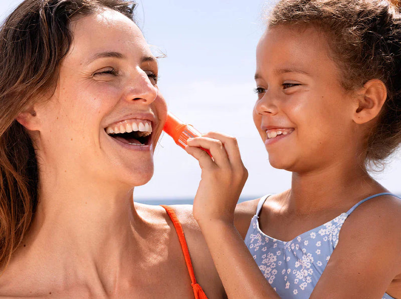¡El mejor producto antiedad no está en una crema... está en tu protector solar!